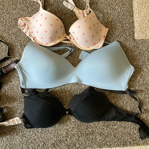 Bras - Picture 3 of 8
